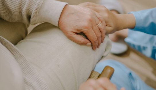 SEPES Atención Domiciliaria explica cuáles son las claves para establecer una buena relación personal entre la cuidadora y la persona mayor