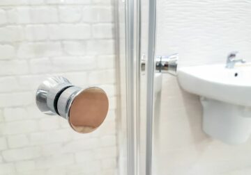 Dúchate.es destaca las ventajas de sustituir la bañera por una ducha para personas con movilidad reducida
