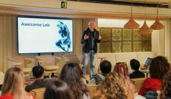 Desigual y Wayra buscan las startups más disruptivas de IA Generativa para la 3ª edición de Awesome Lab