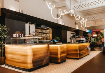 D·Origen Coffee abre la primera cafetería en el mundo con mobiliario hecho a partir de posos de café