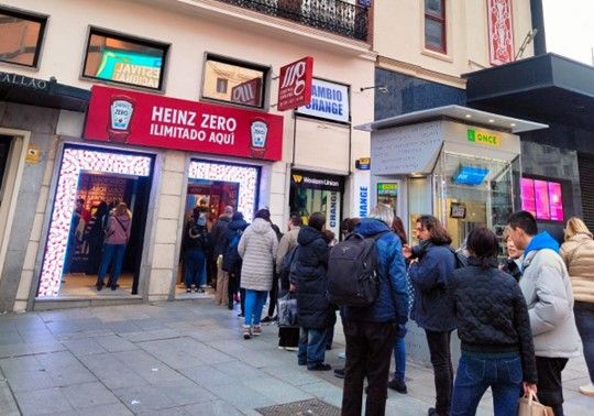 Heinz Ketchup Zero y Samplia causan furor con su ruleta de premios aéreos, explosión de sabores en Callao