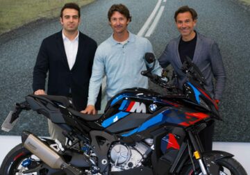 Juan Carlos Ferrero recoge su impresionante BMW M1000 XR en Benigar