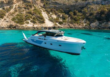 OK Yachts amplía su flota e incorpora la exclusiva BlueGame 74