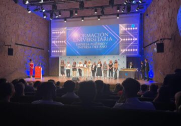 Formación Universitaria es nombrada Empresa del Año en los Premios Empresa Social 2024