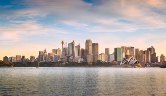 Este otoño, los precios caen como las hojas: KAYAK revela las semanas más económicas para viajar