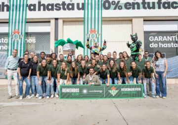 Social Energy y El Real Betis Féminas renuevan su energía en una visita cargada de emoción