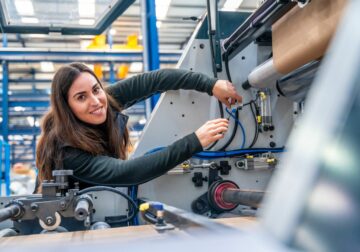 Kampe lanza modelo de aprendizaje que combate el desempleo juvenil y satisface la demanda de electricistas