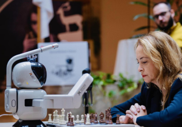 SenseRobot triunfa en el enfrentamiento contra la Campeona Mundial de Ajedrez Femenino