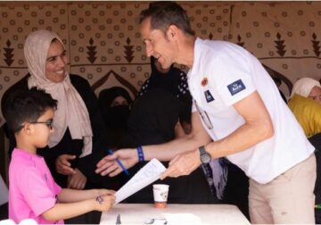 El centro auditivo móvil de Aural lleva atención auditiva gratuita a Marruecos durante la Titan Desert