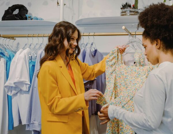 De dependiente a asesor: cómo la tecnología RFID está transformando al empleado en tienda