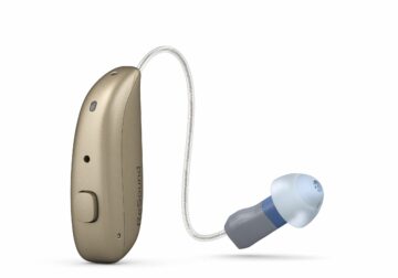 El Auricular M&RIE reduce naturalmente el ruido del viento para los usuarios de audífonos