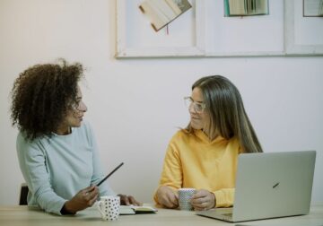 Brecha salarial y baja presencia femenina en cargos directivos retos pendientes en empresas según Coverflex