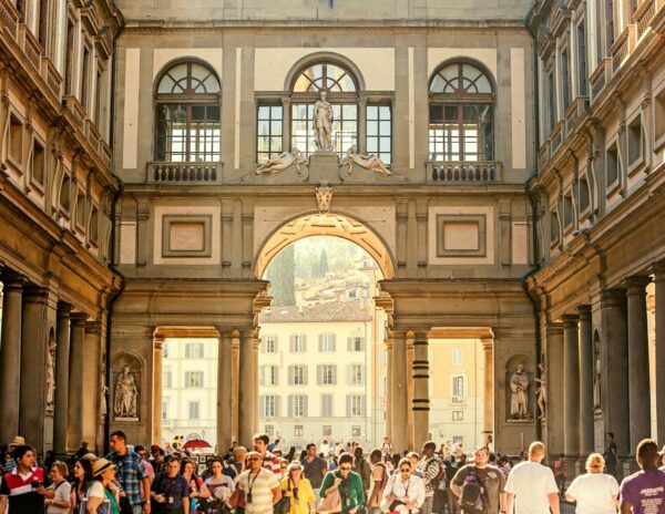 Airbnb insta a las ciudades europeas a abordar el impacto abrumador del modelo hotelero en el turismo masivo
