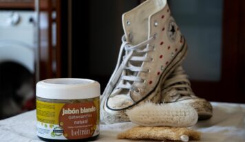 La empresa centenaria Jabones Beltrán ofrece una solución sencilla para conseguir unas zapatillas blancas
