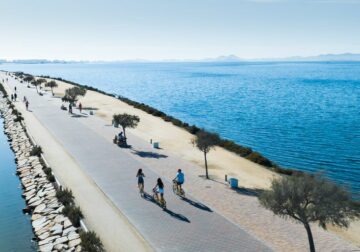 La Costa Cálida encara el verano con cifras récord de ocupación: un destino auténtico y lleno de energía