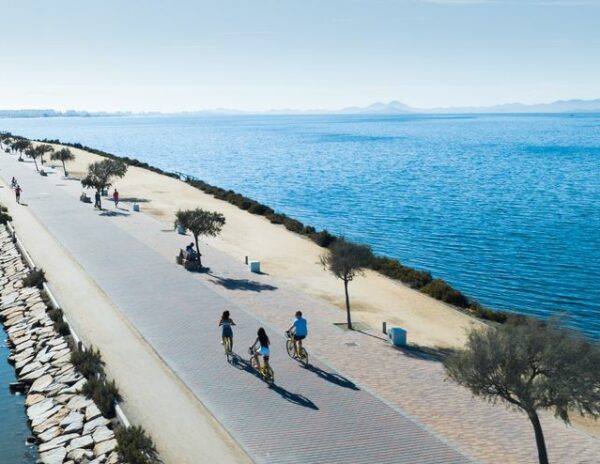 La Costa Cálida encara el verano con cifras récord de ocupación: un destino auténtico y lleno de energía