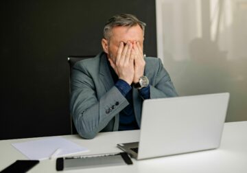 Miles de empresas siguen sin adaptarse al fichaje digital obligatorio y se exponen a multas de hasta 10.000 € por trabajador