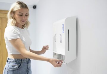 Vuelta al cole: 4 razones por las que contar con dispensadores de higiene menstrual en los baños de los centros académicos