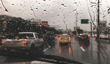 Consejos para mantener la seguridad al volante ante tormentas y riadas, según Allianz Partners