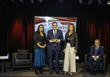 Reconocimiento a Carlos de la Higuera, presidente de honor de FECOMA y alma de la economía social madrileña, en los XVIII Premios ASALMA 2025