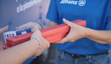 Allianz convierte el fin del triángulo de emergencia en arte y en un movimiento de prevención colectiva
