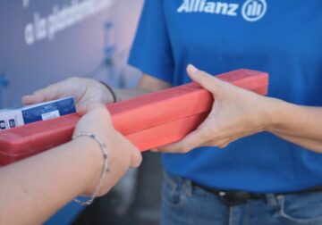 Allianz convierte el fin del triángulo de emergencia en arte y en un movimiento de prevención colectiva