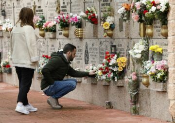 Cada año, la conmemoración del Día de Todos los Santos de Enalta atrae a más de 1.000 personas, consolidándose como un evento central para las familias