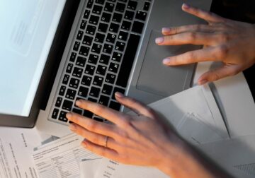 Redkom refuerza su servicio de factura electrónica para autónomos y pymes ante el avance de la digitalización obligatoria