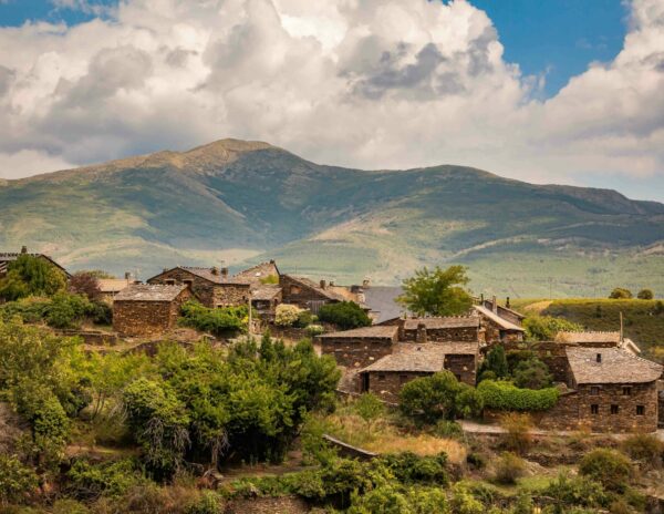 Airbnb crea un paquete de ayudas para apoyar el desarrollo económico de los destinos rurales y dispersar el turismo en España