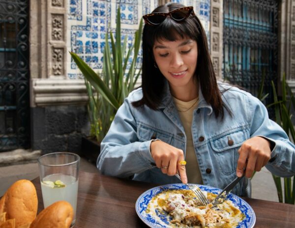 Las mesas para uno se disparan en España: comer solo deja de ser excepción