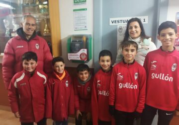 Aguilar de Campoo refuerza su cardioprotección con un nuevo desfibrilador en las instalaciones deportivas
