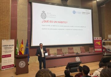 Ignacio Campoy enseña en la Universidad de Almería los 8 hábitos para convertirse en un líder influyente