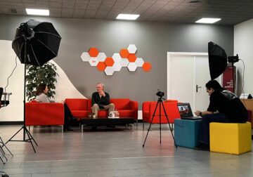 Decibelios, el primer podcast de audición en España que pone voz a historias reales