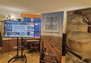 Tierra de Barros y La Serena presentan nuevas experiencias turísticas en el Hogar Extremeño de Madrid
