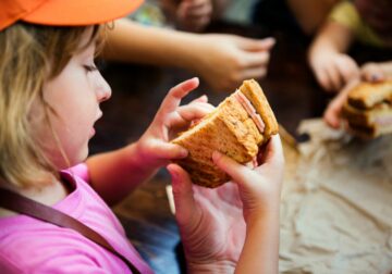Roll’eat supera las 5.000 toneladas de aluminio evitadas gracias a la sustitución del papel de un solo uso en los almuerzos escolares