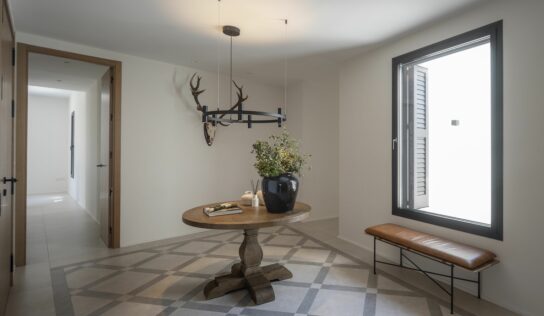 DmasC Arquitectos analiza las diferencias entre un recibidor abierto o uno cerrado