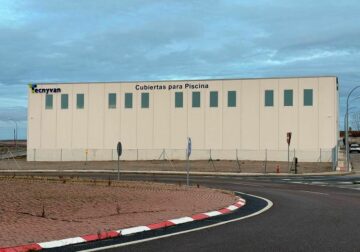 Tecnyvan inicia producción en su nueva fábrica de cubiertas para piscinas en Salamanca