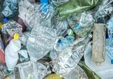 Con más de 400 millones de toneladas de plástico generadas en 2025, Roll’eat advierte de la urgencia de reducir residuos desde gestos cotidianos