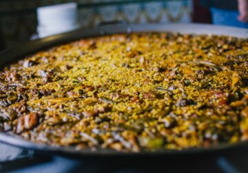 La paella explica mejor que ningún gráfico cómo vive hoy la gente
