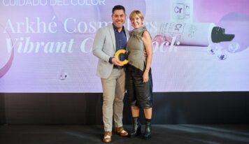 Arkhé Cosmetics gana el Premio Clara 2025 a Mejor Lanzamiento de Cuidado del Color con Vibrant Color Lock