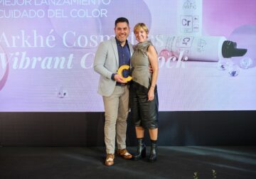 Arkhé Cosmetics gana el Premio Clara 2025 a Mejor Lanzamiento de Cuidado del Color con Vibrant Color Lock