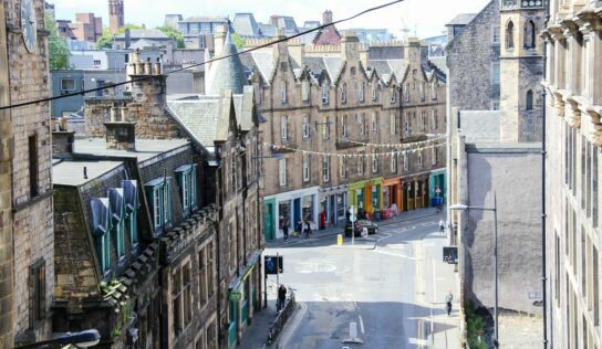 Semana Santa 2026: los destinos más buscados y dónde pueden ahorrar más los españoles según KAYAK