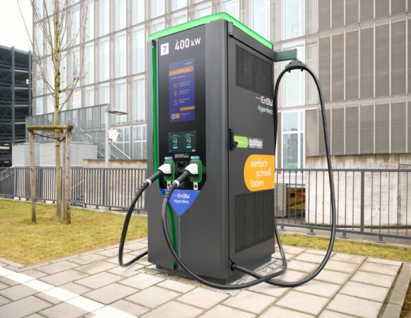 EnBW y XCharge impulsan la movilidad eléctrica con una alianza estratégica a largo plazo