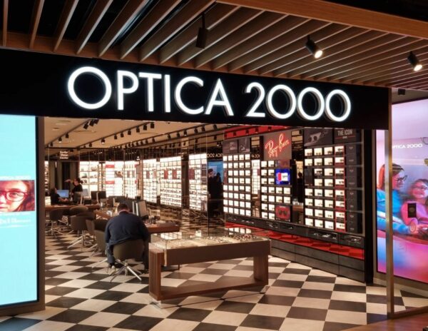 OPTICA 2OOO recibe el premio ‘Óptica del Año 2026’ por sexto año consecutivo