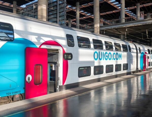 OUIGO desafía la ‘maldición de Oporto’ y propone a las parejas reescribir su destino esta Semana Santa