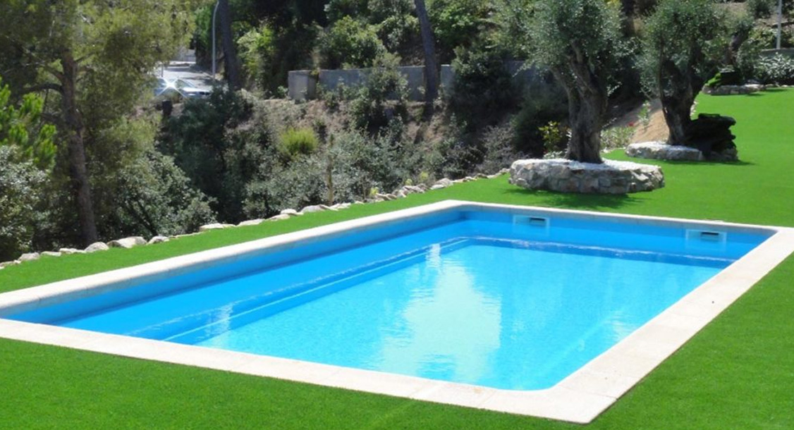 Todo lo que necesitas saber antes de instalar una piscina de fibra