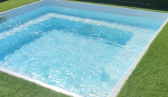 Poliéster Casariche revoluciona la preparación para el verano con soluciones de baño rápidas y duraderas