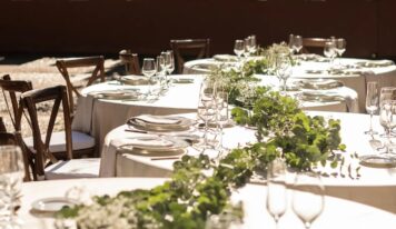 Alquiler de mobiliario para eventos: el reto logístico de montar celebraciones de lujo en espacios singulares
