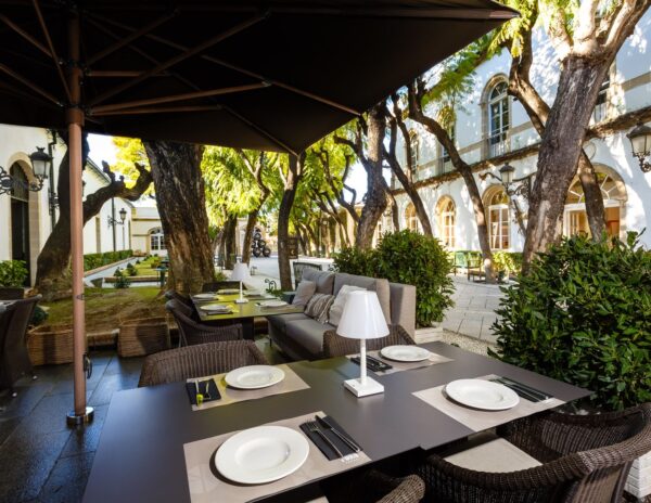 Toro Tapas inaugura su Raw Bar: una experiencia desde mediodía hasta el anochecer con cocina abierta