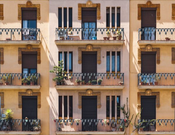 Cuatro de cada diez viviendas en alquiler en España superan los 1.500 euros mensuales